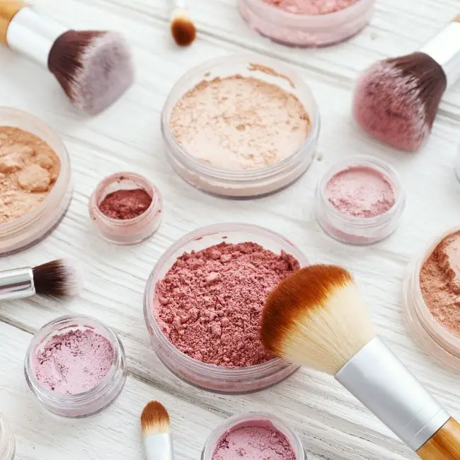 should you bring powders and powder makeup on the plane